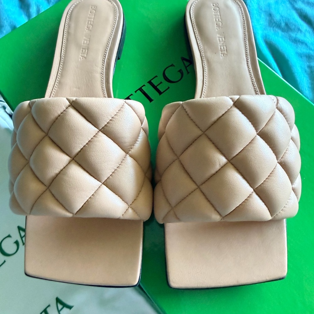 Bottega Veneta Quilted Padded Slide Sandals in Beige - Picture 6 of 8